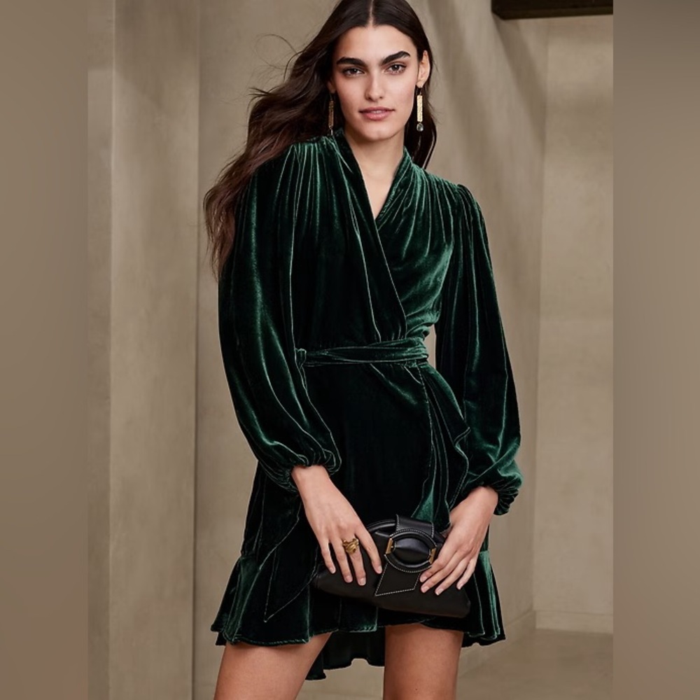 Aida Velvet Wrap Dress in green